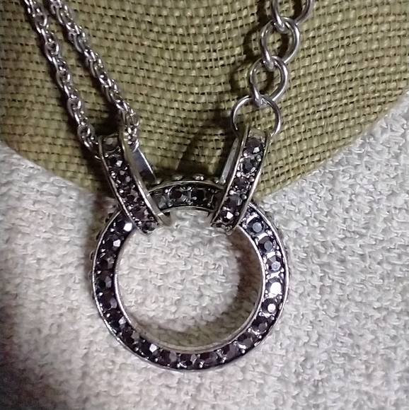 Silvertone dark crystals circle ⭕ chain necklace - Picture 3 of 6